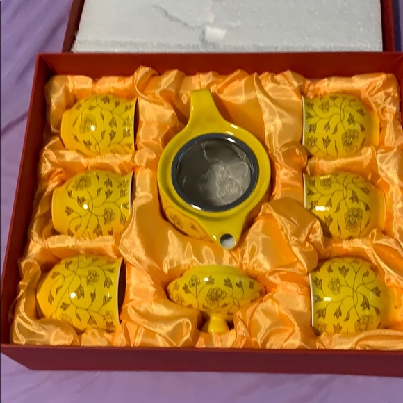 Beautiful Authentic Chinese Tea Set - Picture 2 of 3